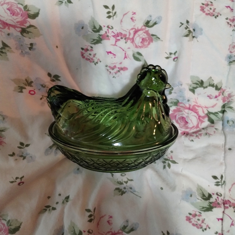 Vintage 1940s Indiana glass hen on nest small candy dish